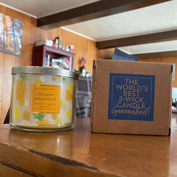 NWT Bath & Body Works 3-Wick Candle PINEAPPLE PASSIONFRUIT - Picture 1 of 5